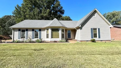 Northmeade Woods Home with a Spacious Deck and Attached Garage in Jackson, Tennessee — 7,000
