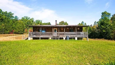 Hemlock Cabin Retreat on 15 Acres Near Royal Blue ATV Trails in Pioneer, Tennessee — 0,000